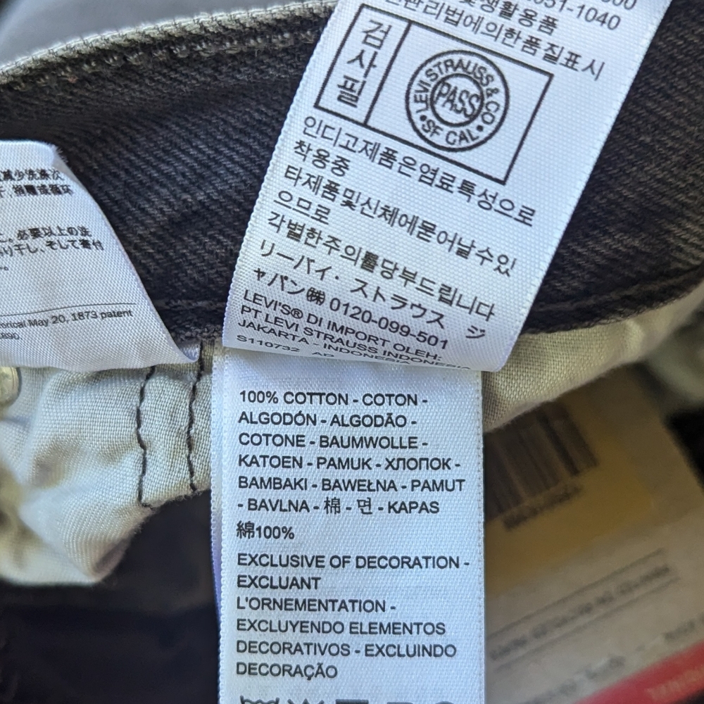 NWT Levi's 501 Original 100% Cotton Washed Black Jean Size 27 x 30 - Picture 4 of 6